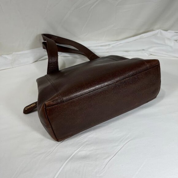 Chanel Caviar Leather Embroidered Shoulder Bag - Picture 3 of 9